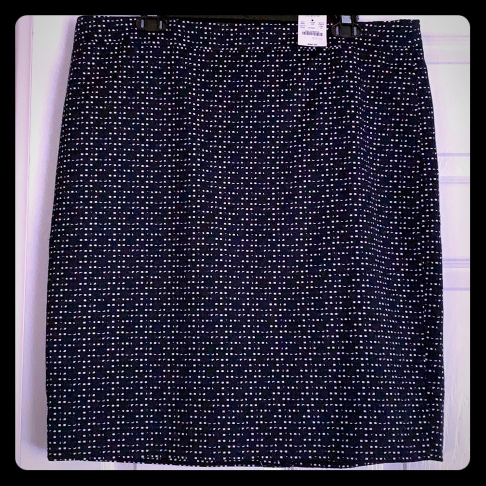 The perfect must have pencil skirt-NWT